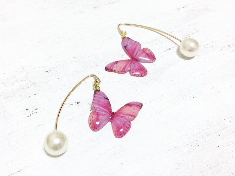 Light Pink Butterfly Earrings With Pearl, Dainty 14k Gold Fill  / Deformed hook - ต่างหู - วัสดุอื่นๆ สึชมพู