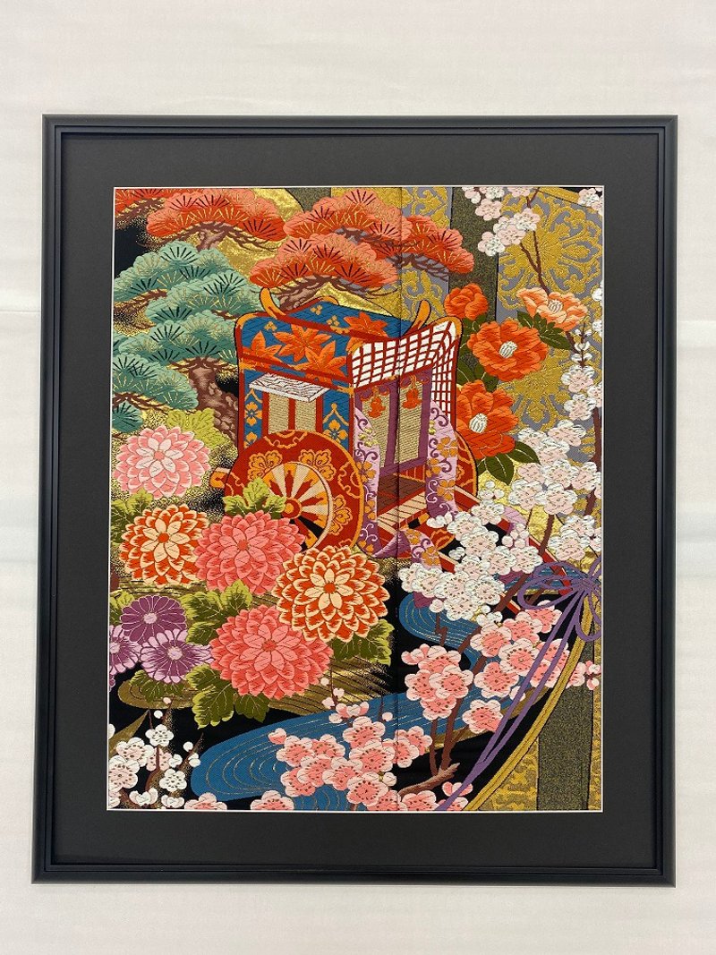 品番114　刺繍着物 和モダン 和風インテリア 御所車 流水柄 プレゼント 結婚祝 新築祝 長寿祝 縁起物 額装インテリア - 海報/掛畫/掛布 - 絲．絹 金色