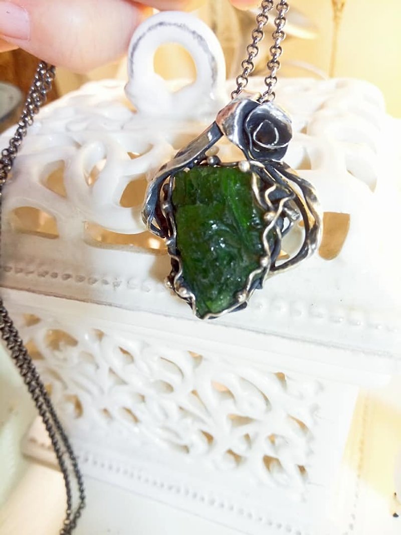 Natural stone green diopside silver rose design pendant - Necklaces - Gemstone Green