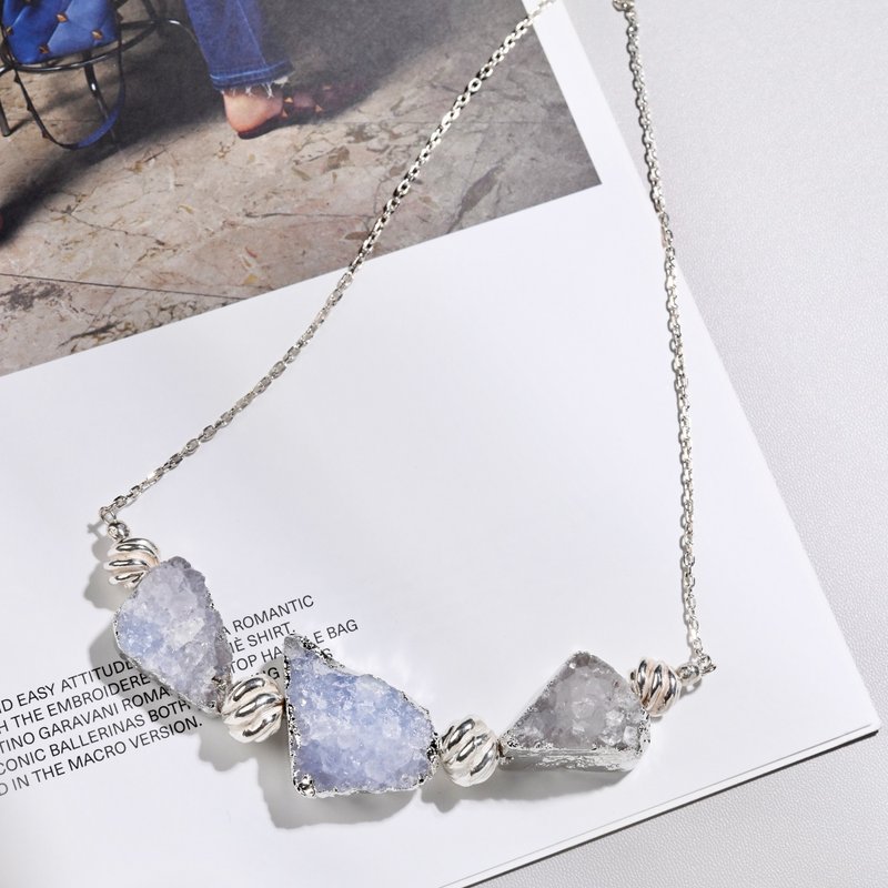 Blue Galaxy | Sapphire raw ore handmade necklace - สร้อยคอ - เครื่องเพชรพลอย สีน้ำเงิน