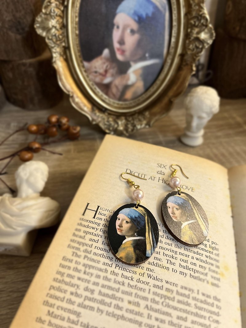 Wood Earrings & Clip-ons Black - Girl with a Pearl Earring・Vintage style pierced / clip-on earrings