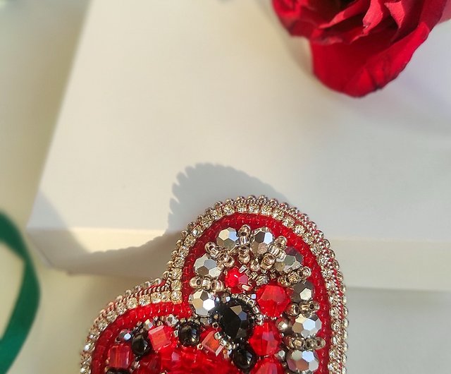 Heart, Brooches, brooch pin, beaded jewelry, pins, gift, present, colorful.  - Shop Tetiana Voloboeva jewelry Brooches - Pinkoi