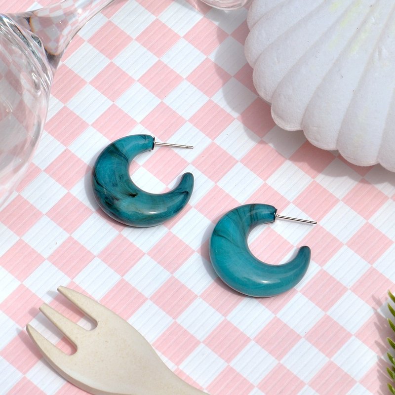 Gradient Blue Crescent Earrings/ Acrylic Earrings - ต่างหู - อะคริลิค 