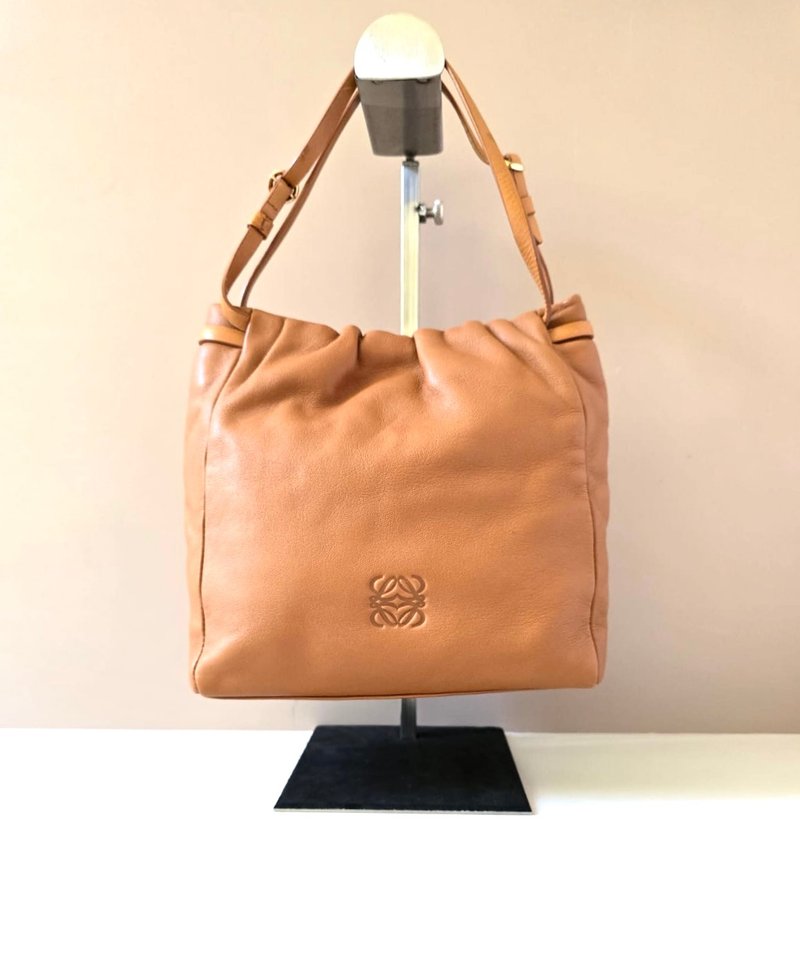 絕版中古 Loewe焦糖色壓紋托特包 側背包 皮革包 單肩包 古董二手 - 側背包/斜背包 - 真皮 咖啡色