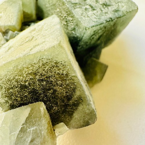 内モンゴルシルク石ライトグリーン4•天才石•知恵•クリスタルクラスター