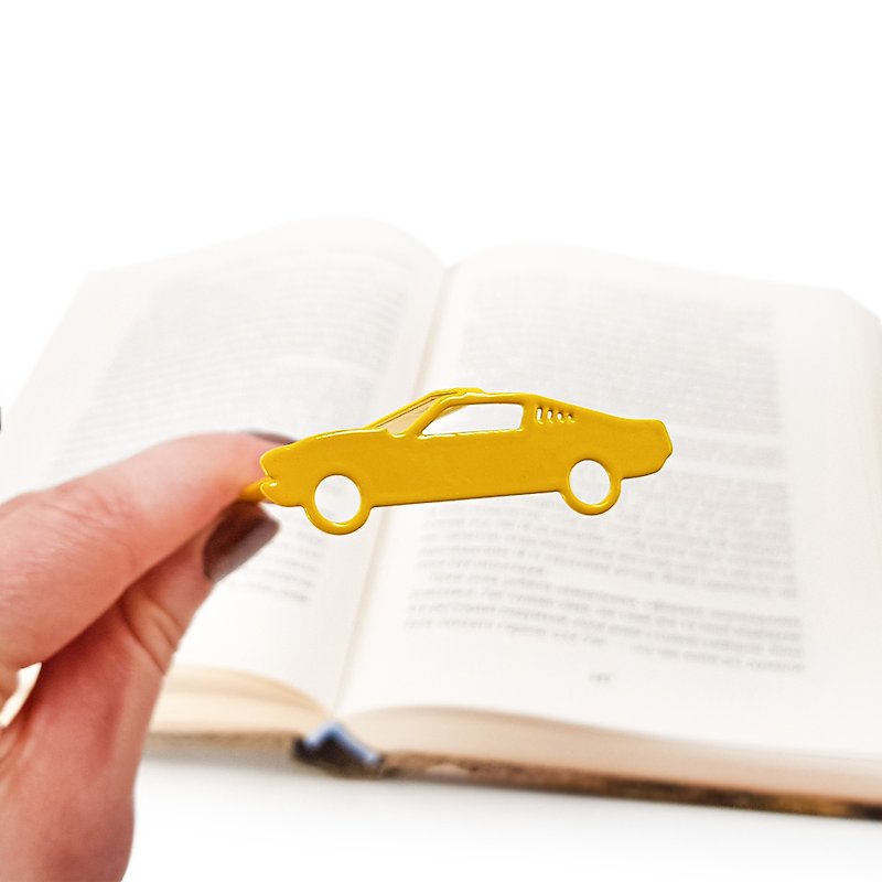 イエローメタルブックマーク マッスルカー、車愛好家への小さな本っぽいギフト - しおり - 金属 イエロー