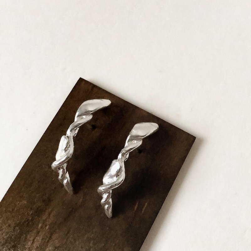 || chun x chun || × plant × 925 sterling silver curly vine curving earrings - Earrings & Clip-ons - Sterling Silver Silver