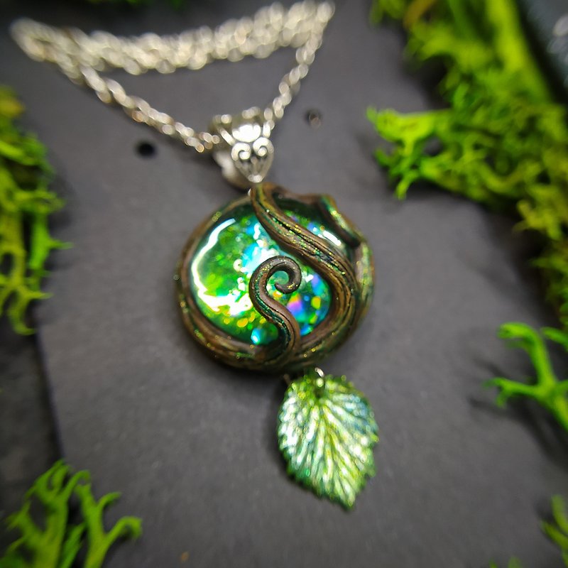 Green Fantasy forest necklase from polymer clay  | faeriecore & goblincore - 項鍊 - 其他材質 綠色