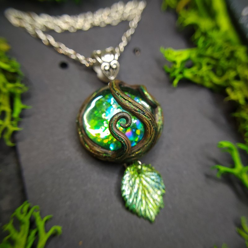 Green Fantasy forest necklase from polymer clay  | faeriecore & goblincore - สร้อยคอ - วัสดุอื่นๆ สีเขียว