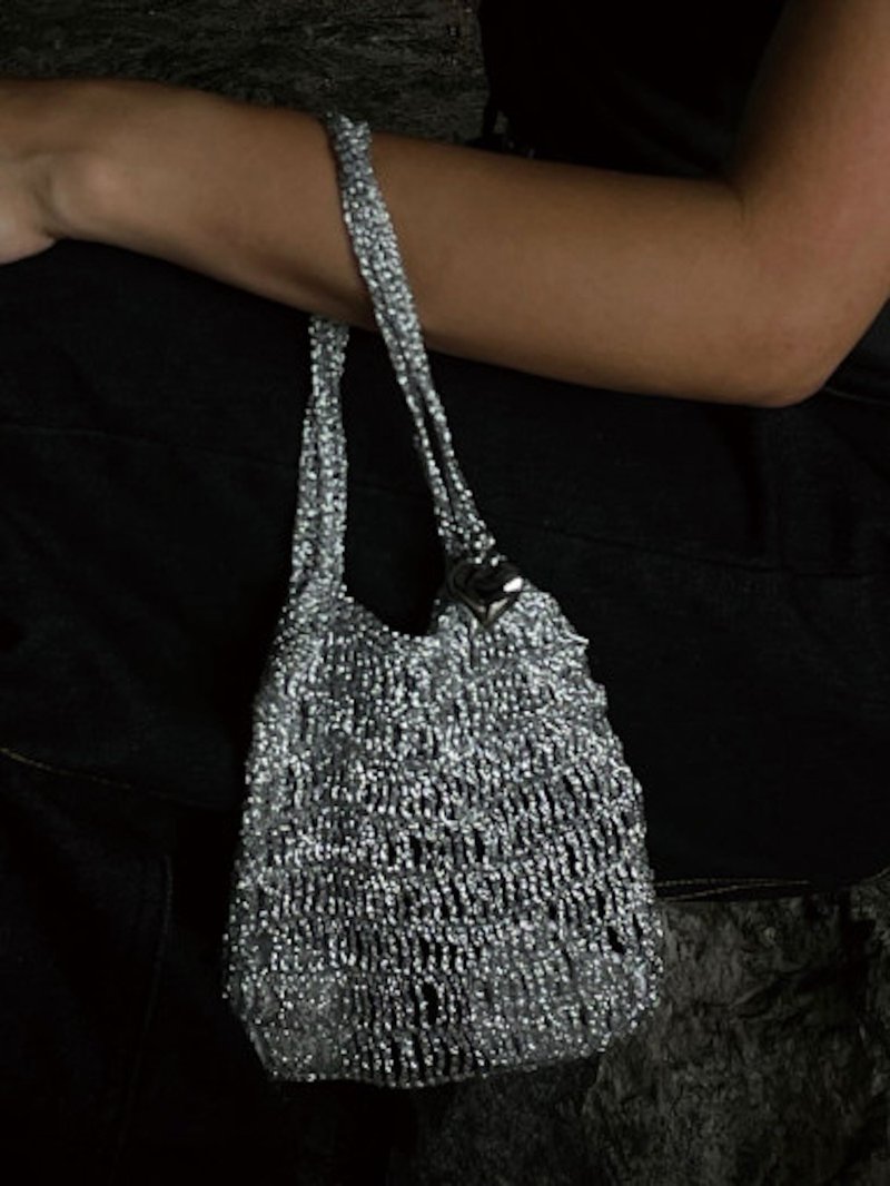 handmade silver knitted mini bag - กระเป๋าถือ - วัสดุอื่นๆ สีเงิน