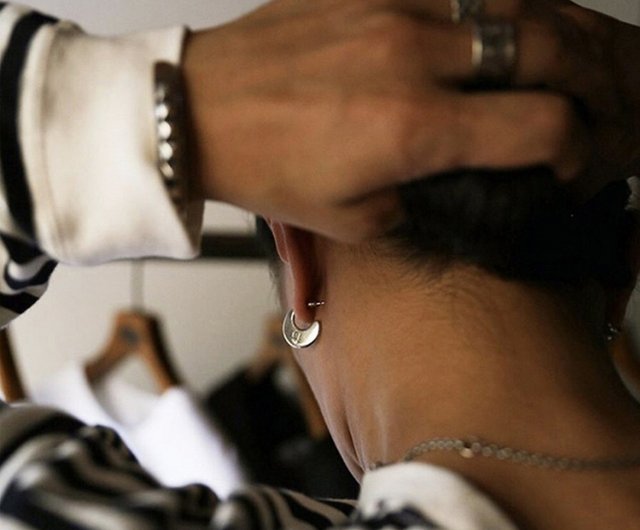 Calee Moon Roll Silver Pierce New Moon Sterling Silver Earring