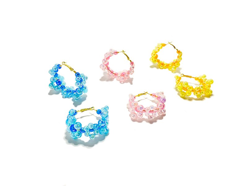 透明啞克力串珠花型圈耳環 - 耳環/耳夾 - 塑膠 