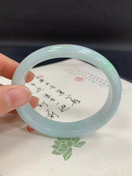 Good Morning Studio 冰種 天然翡翠 緬甸 A玉 玉鐲 • 糯冰種薄荷綠翡翠貴妃鐲
