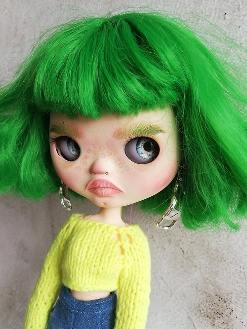 HannaBlytheDolls Blythe custom doll sculpting Alien white skintone dark green hair Tbl ooak