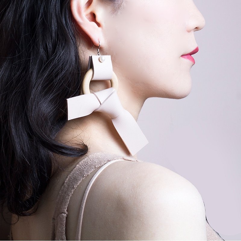YUNSUO-original design-Raw wood hoop earrings with leather bow-tied and pearl - Earrings & Clip-ons - Genuine Leather Pink