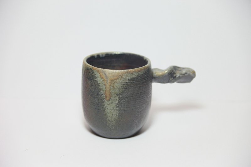 Zangjingㅣwood-fired grip cup - Teapots & Teacups - Pottery 