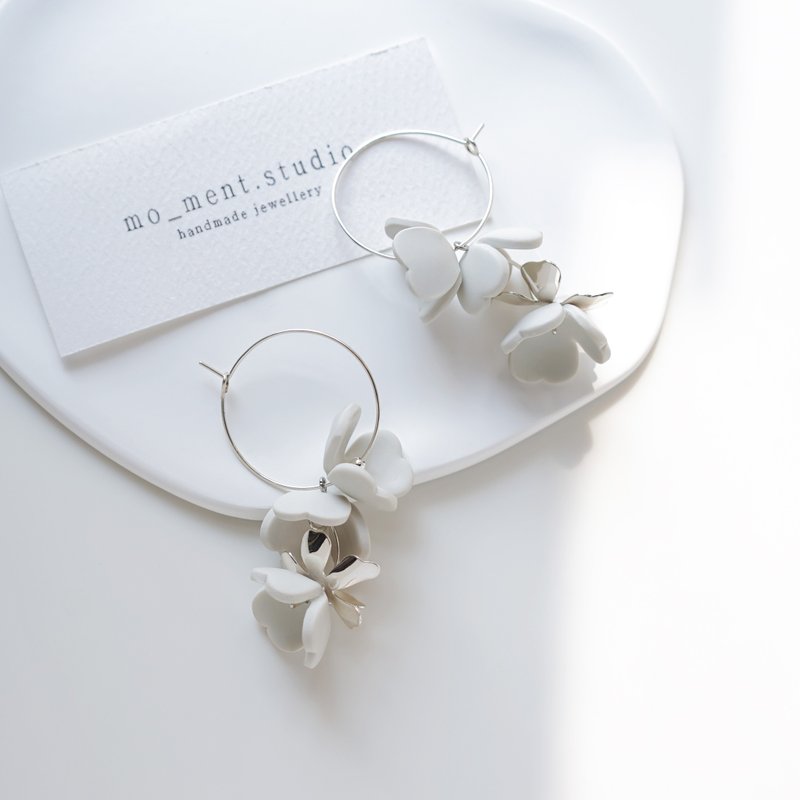 Esti original design handmade soft clay geometric lines three-dimensional flower sterling silver earrings - ต่างหู - ดินเผา ขาว