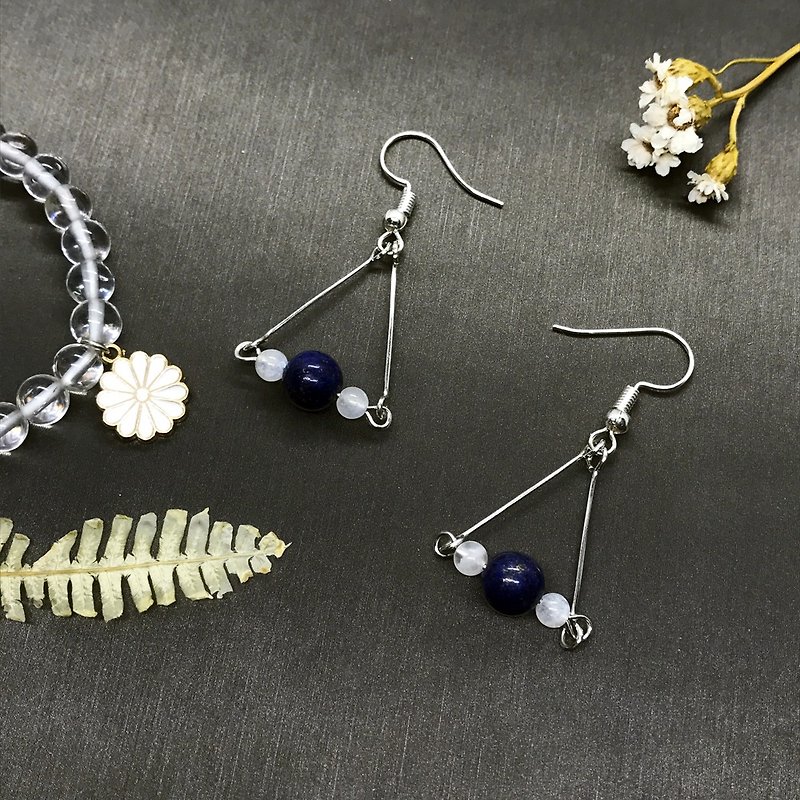 Blue and white crystal triangle pendant earrings - ต่างหู - เครื่องเพชรพลอย สีน้ำเงิน