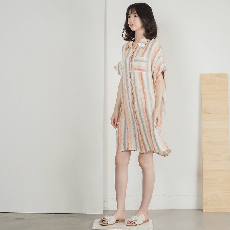 Striped long version loose shirt - เสื้อเชิ้ตผู้หญิง - ผ้าฝ้าย/ผ้าลินิน 