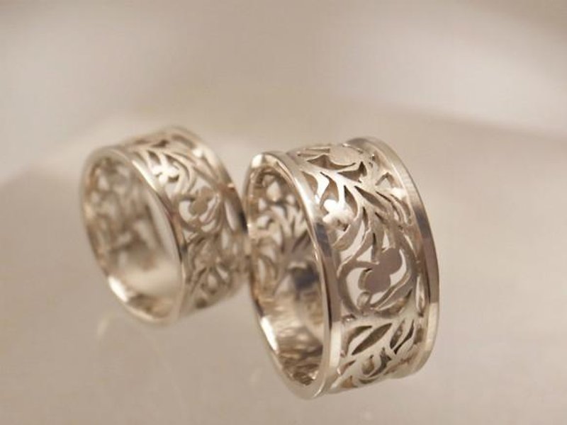 繁栄の象徴 ザクロが描かれた ルネサンス 透かし細工シルバーリング(M) - 戒指 - 純銀 銀色