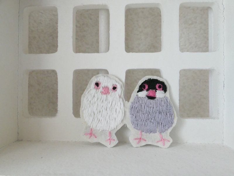 Embroidered brooch Java sparrow - Brooches - Paper Black
