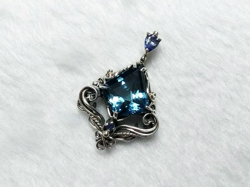 <Gemstone Series>London Blue Topaz Design - Necklaces - Gemstone Blue