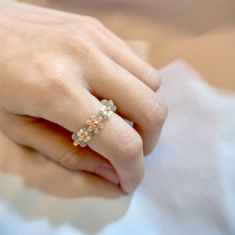 Les Clairs Handmade Nude Skin Pearl Beige Floral Ring Wreath Ring - แหวนทั่วไป - อะคริลิค หลากหลายสี