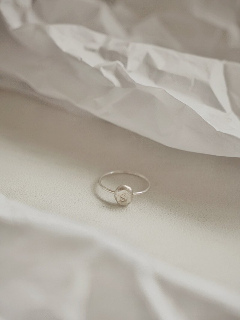 Nature Series - Lettered Pebble Ring SV925 Irregular - แหวนทั่วไป - เงินแท้ สีเงิน