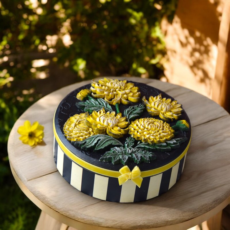 Round jewelry storage box with voluminous yellow chrysanthemum flowers - Storage - Wood Yellow