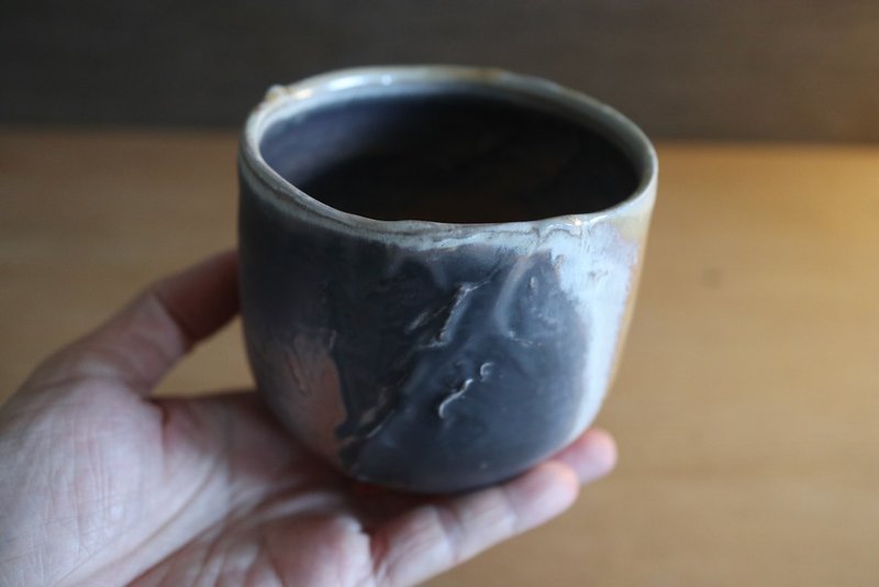 柴燒鐵影茶碗 - 咖啡杯/馬克杯 - 瓷 咖啡色