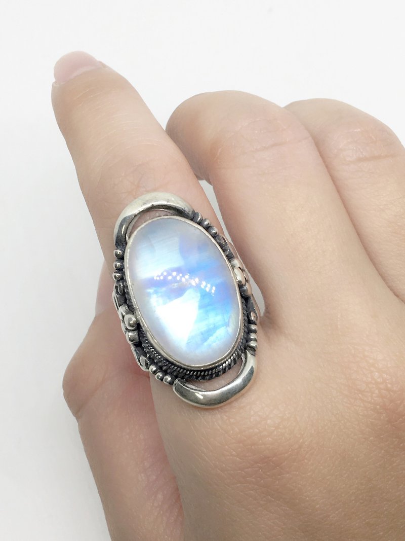 Moonstone Sterling Silver Heavy full light side flower exotic style ring inlaid hand-made in Nepal - แหวนทั่วไป - เครื่องเพชรพลอย สีน้ำเงิน