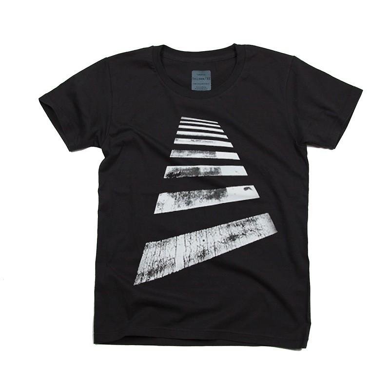 TRAFFICシリーズ　横断歩道デザインTシャツ　ユニセックスXS〜XLサイズ　Tcollector - 女 T 恤 - 棉．麻 黑色