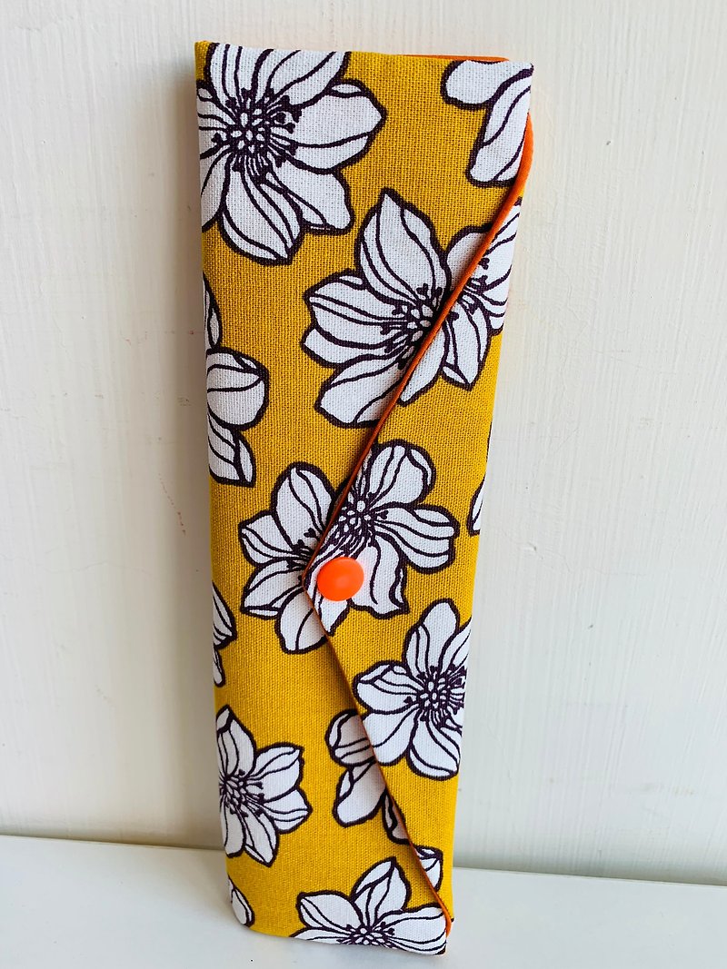 Wenqingfeng environmentally friendly chopsticks bag with a style of thousands of yellow hand-made tableware bags. Exchange gifts. - กระเป๋าเครื่องสำอาง - ผ้าฝ้าย/ผ้าลินิน สีเหลือง