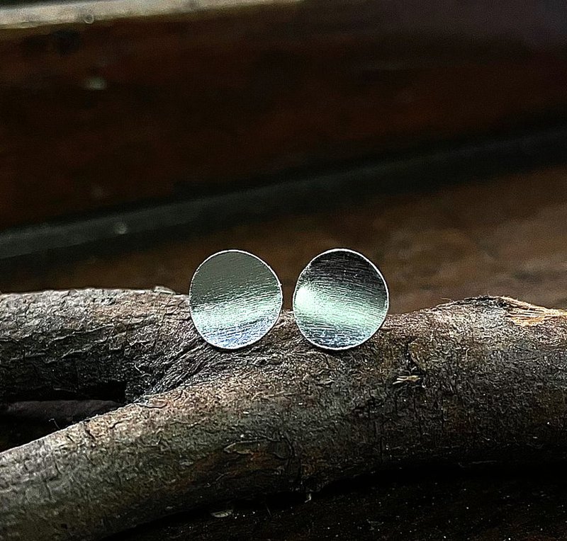 PICKMEORDIE Nordic industrial style design style handmade minimalist geometric mini thin disc earrings - Earrings & Clip-ons - Silver Silver