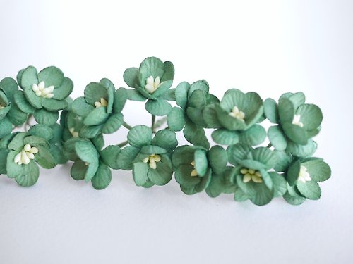 makemefrompaper Paper flower, 50 pieces, size 2.5 cm. Cherry blossom, green Christmas color.