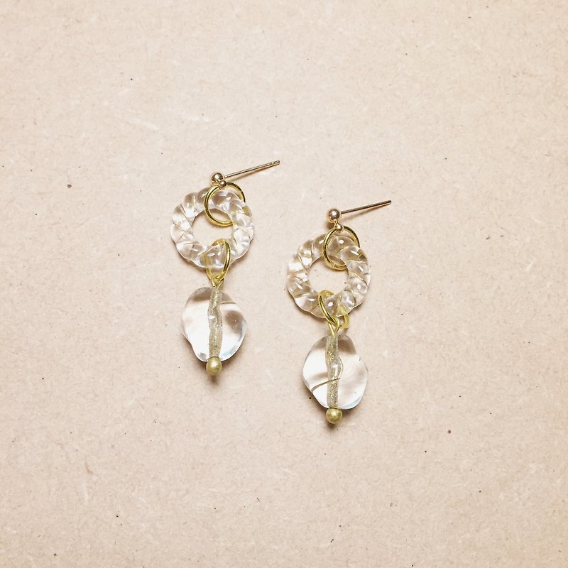 Vintage transparent hemp wreath irregular transparent bead earrings - Earrings & Clip-ons - Resin Transparent