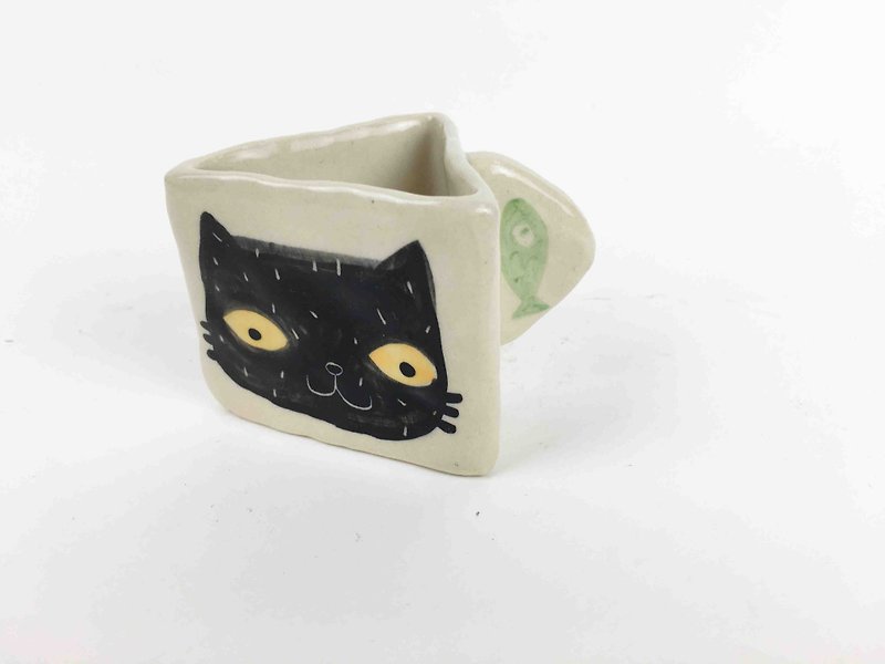 ニースリトルクレイ手作りの小さな三角カップ_小さな黒い猫の01132から05 - マグカップ - 陶器 ホワイト
