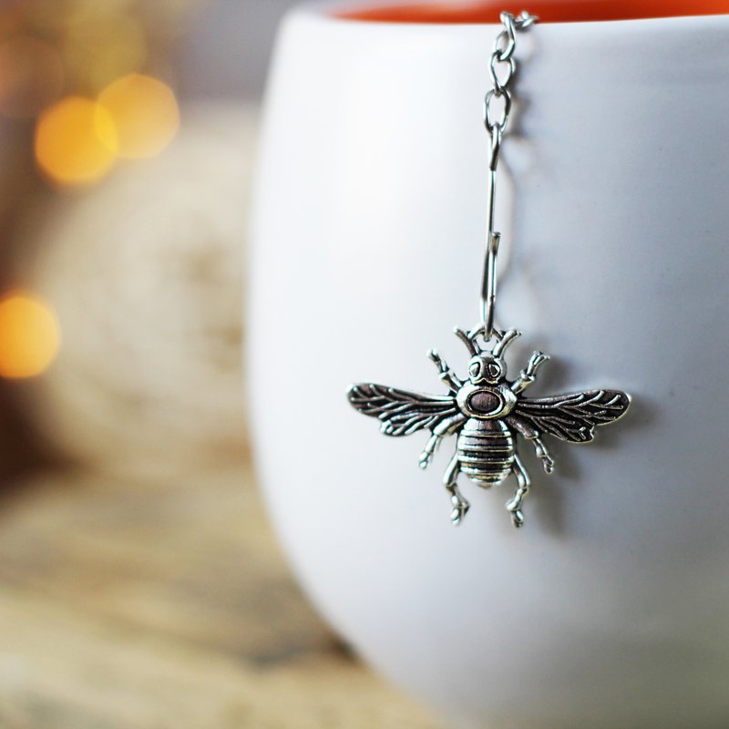 Honey bee tea ball infuser for herbal tea, Tea infuser charm bee, Tea Strainer - 茶壺/茶杯/茶具 - 不鏽鋼 銀色