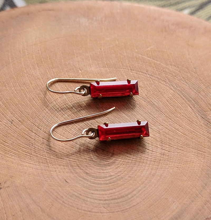 深紅細長古董玻璃耳環 - 耳環/耳夾 - 其他金屬 紅色