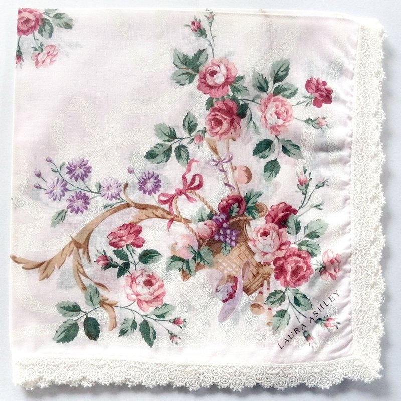 Laura Ashley Vintage Handkerchief Floral Lace 18 x 17.5 inches - ผ้าเช็ดหน้า - ผ้าฝ้าย/ผ้าลินิน สึชมพู