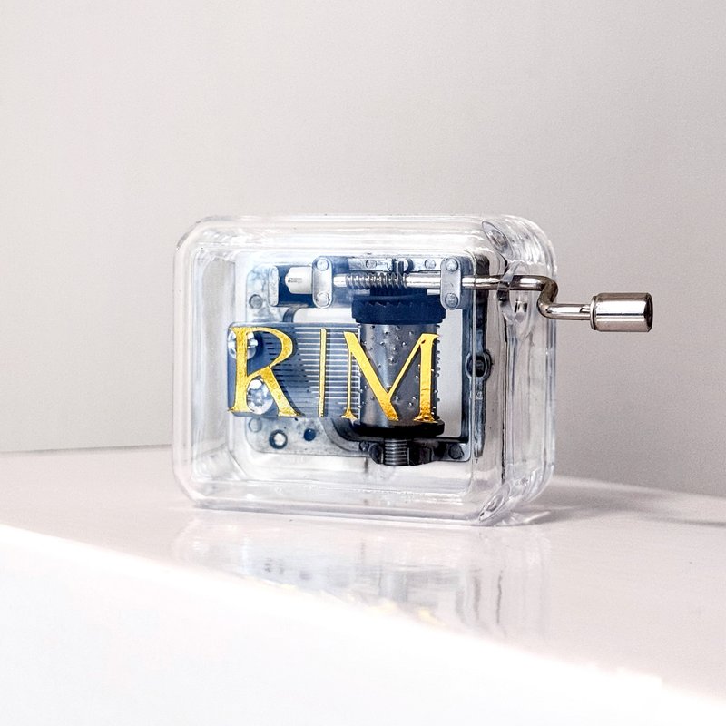 bespoke initials music box - ของวางตกแต่ง - พลาสติก สีทอง