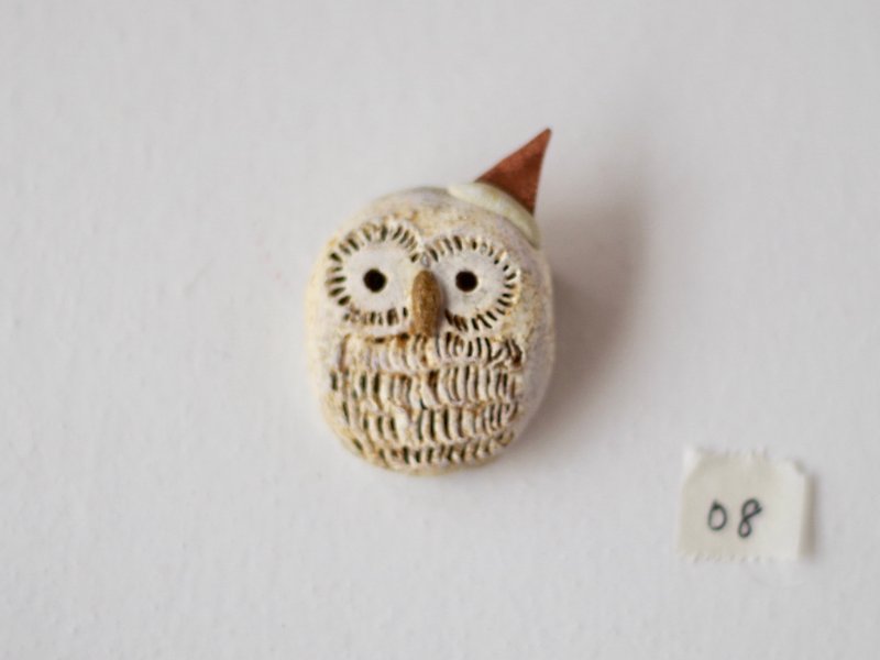 white owl going to the party broach / animal pottery broach - Brooches - Pottery White