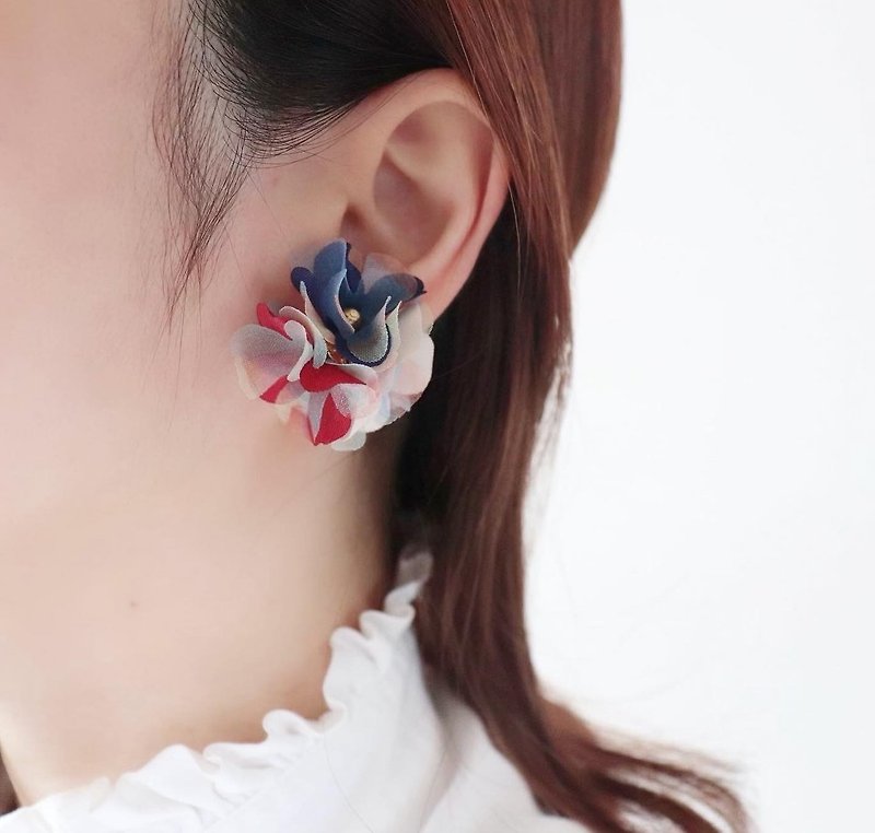 SAKUSAKU flower earring tricolor - Earrings & Clip-ons - Polyester Multicolor