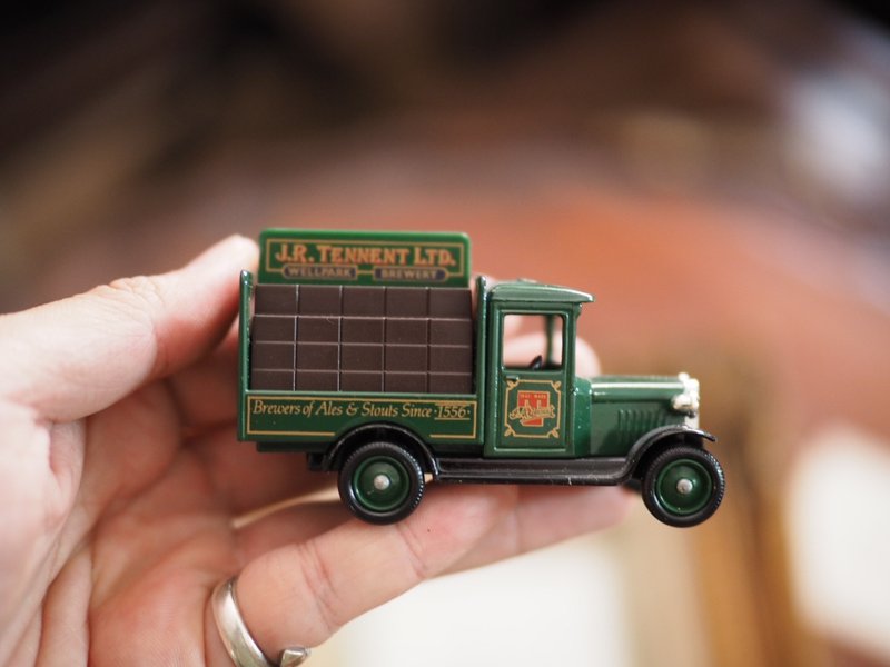 British antique classic metal car with original box - Items for Display - Other Metals 