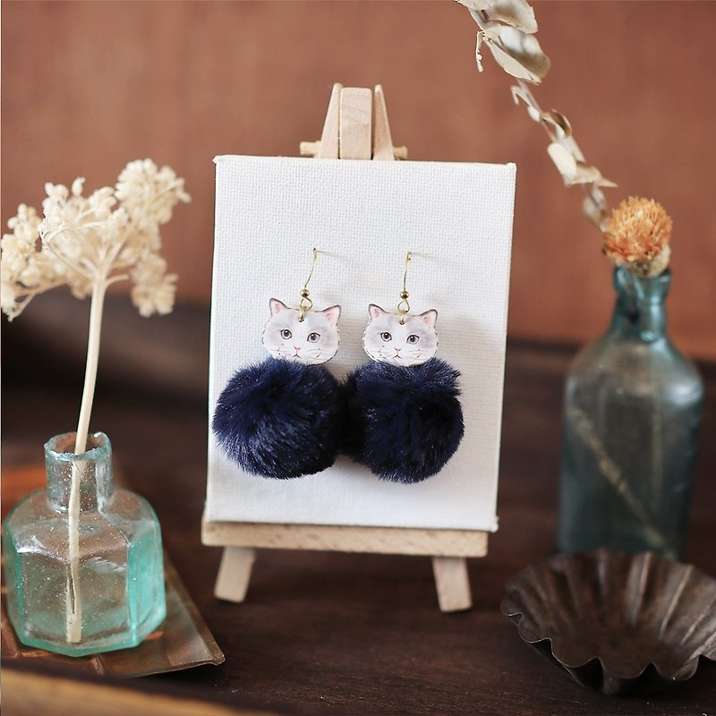 Small animal hair ball handmade earrings - midnight blue small gray cat can be clipped - ต่างหู - เรซิน สีน้ำเงิน