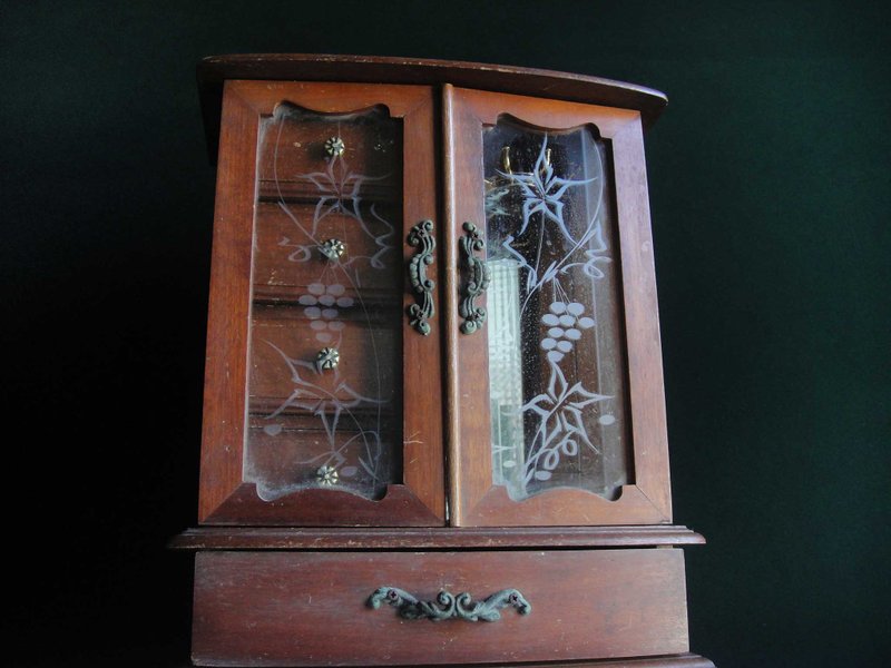 【老時光 OLD-TIME】早期二手台灣製雕刻玻璃珠寶櫃 - 收納箱/收納用品 - 其他材質 多色