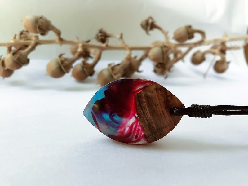 Floating sea. Beech necklace - Necklaces - Wood Multicolor