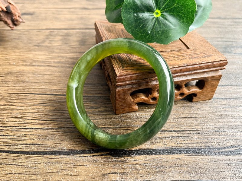 [One thing, one picture] Natural Liaoning Xiuyu bracelet bracelet ring mouth 53.4mm spinach green - สร้อยข้อมือ - หยก สีเขียว