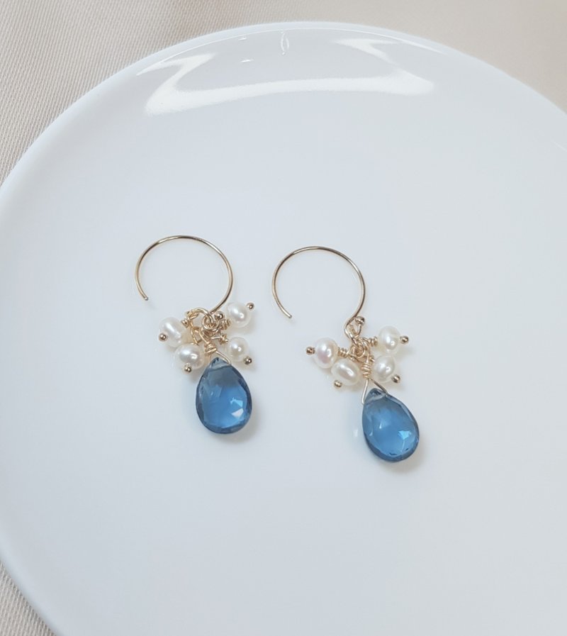 [Good Luck Gift] London Blue Quartz Faceted Pearl Ear Hook Earrings/Changeable Clip-On - ต่างหู - เครื่องเพชรพลอย สีน้ำเงิน