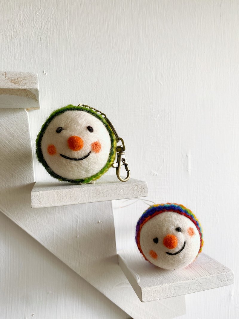 [Good Day Handmade] Jingle Bell Rainbow Little Green Snowman Pendant Keychain Handmade Wool Felt Doll - ตุ๊กตา - ขนแกะ หลากหลายสี